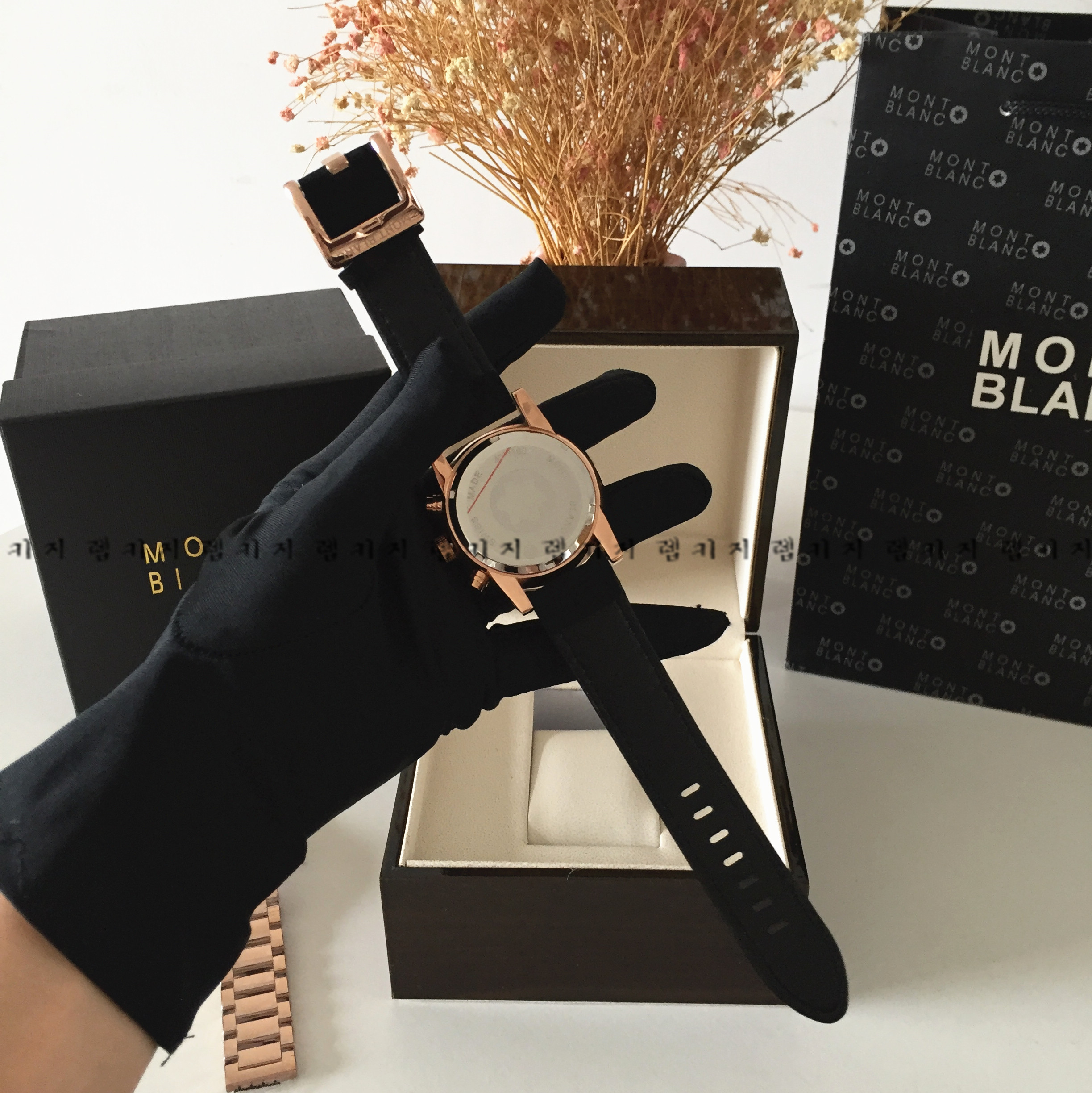 몽블랑 그라데이션 금장 가죽시계